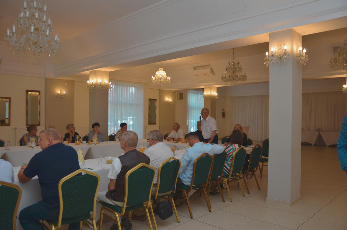 Zebranie Delegatów, Przemawiający Przewodniczący Stanisław Połeć , Sala Hotelu Arden